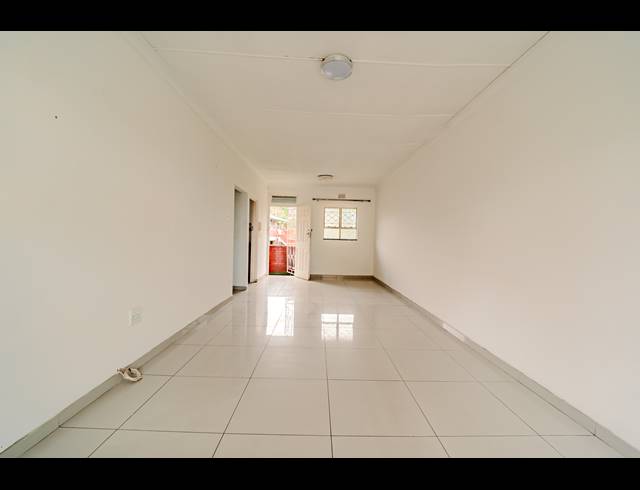 2 BEDROOM APARTMENT FOR SALE IN ESSENWOOD